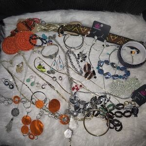 Jewelry lot, vintage auction pieces, no junk nothing tangled